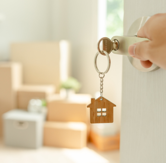 Abrir puerta de vivienda nueva